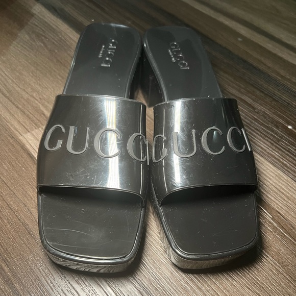 Gucci Rubber heeled sandals 100% Authentic - Picture 3 of 8